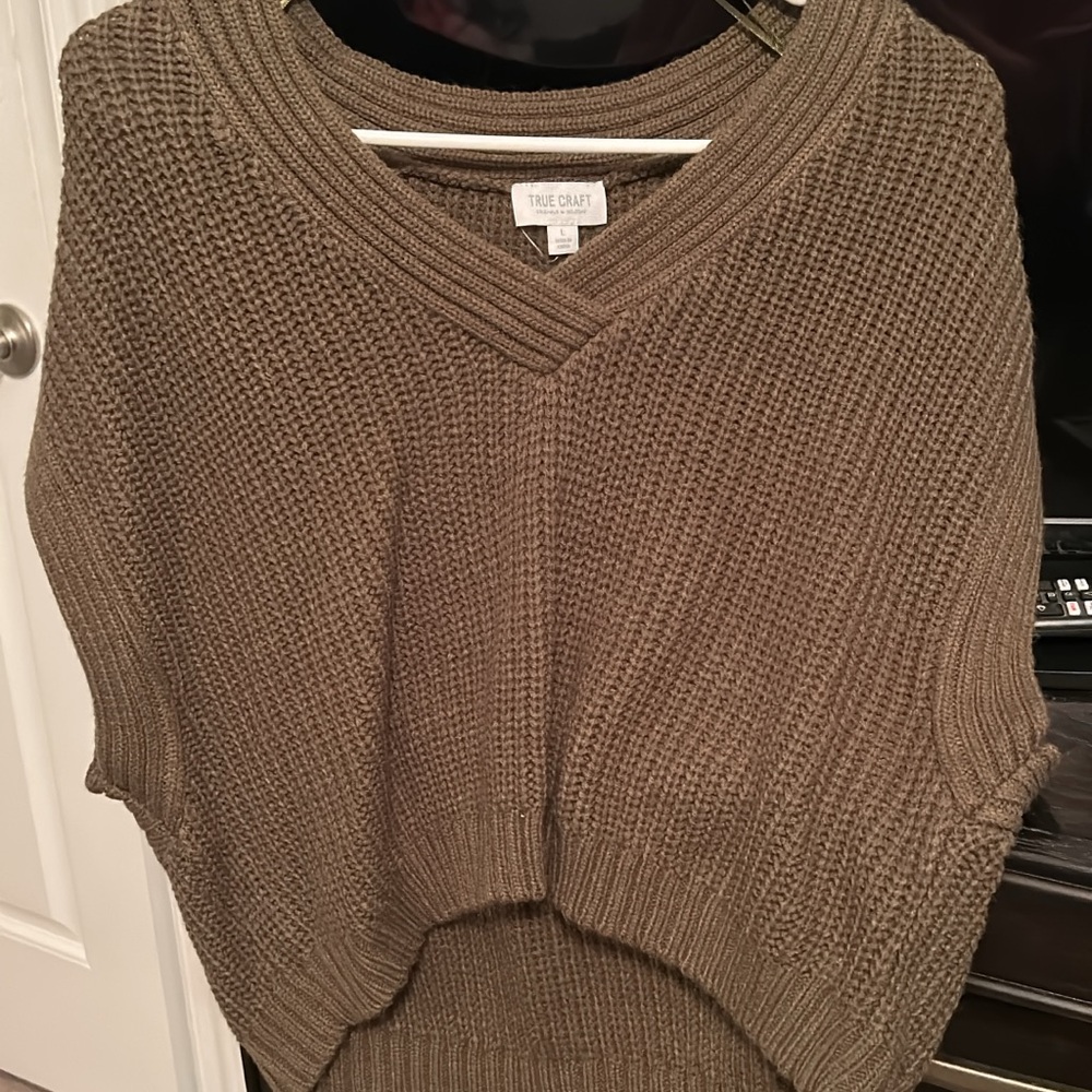 True Craft Women's V-Neck Sweater in Olive